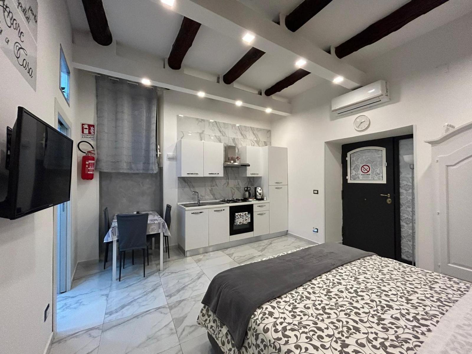 Casa Tolentino Al Centro Di Napoli Villa ภายนอก รูปภาพ