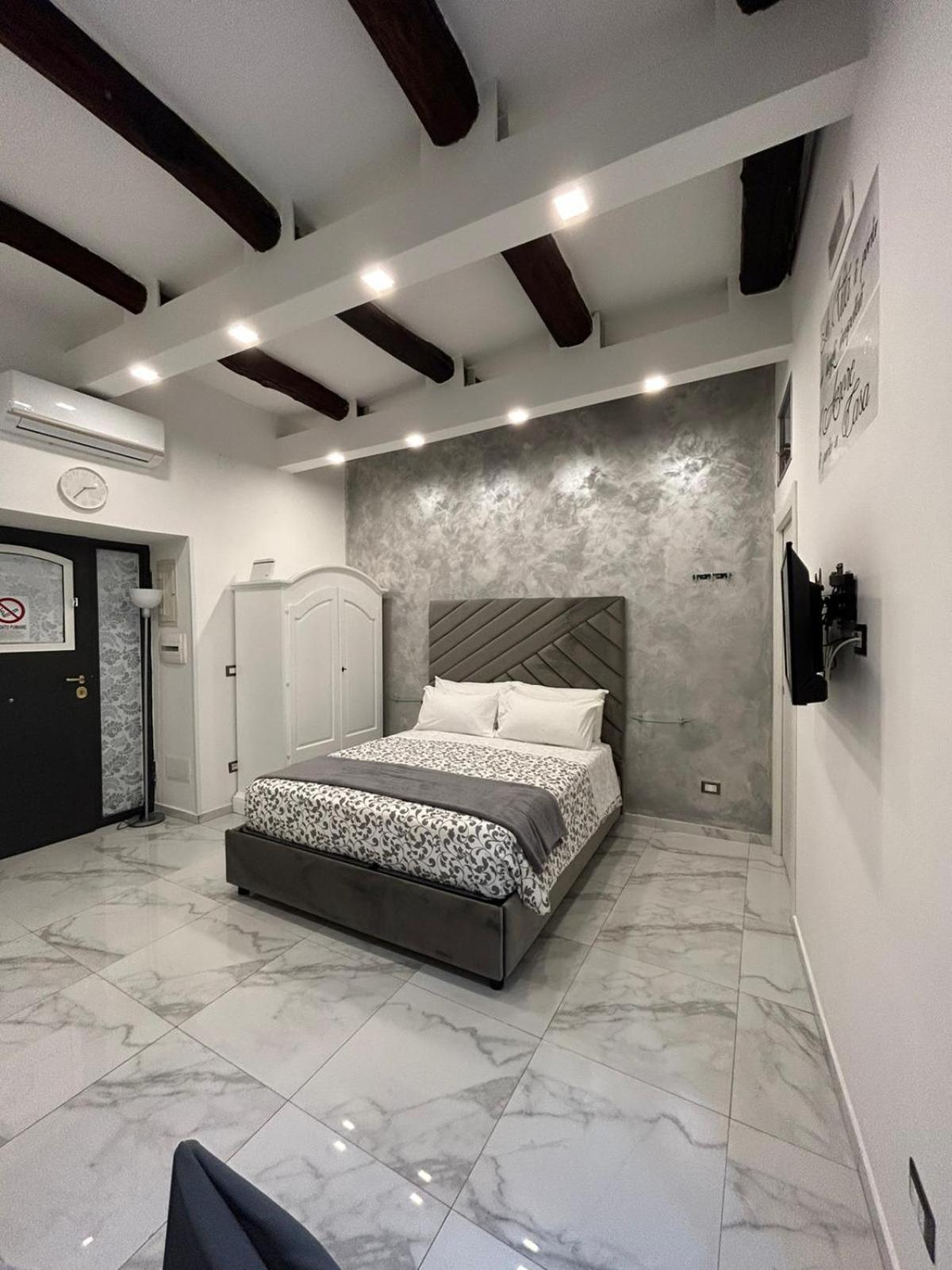 Casa Tolentino Al Centro Di Napoli Villa ภายนอก รูปภาพ